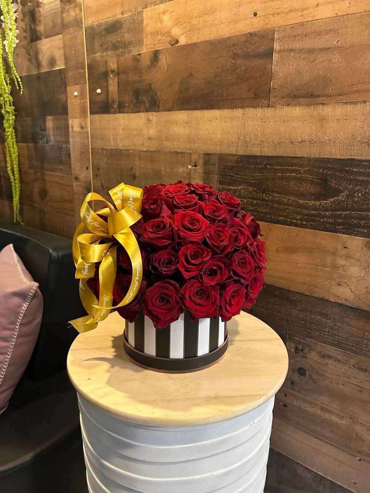 Cofre de 50 Rosas - FLOVERS