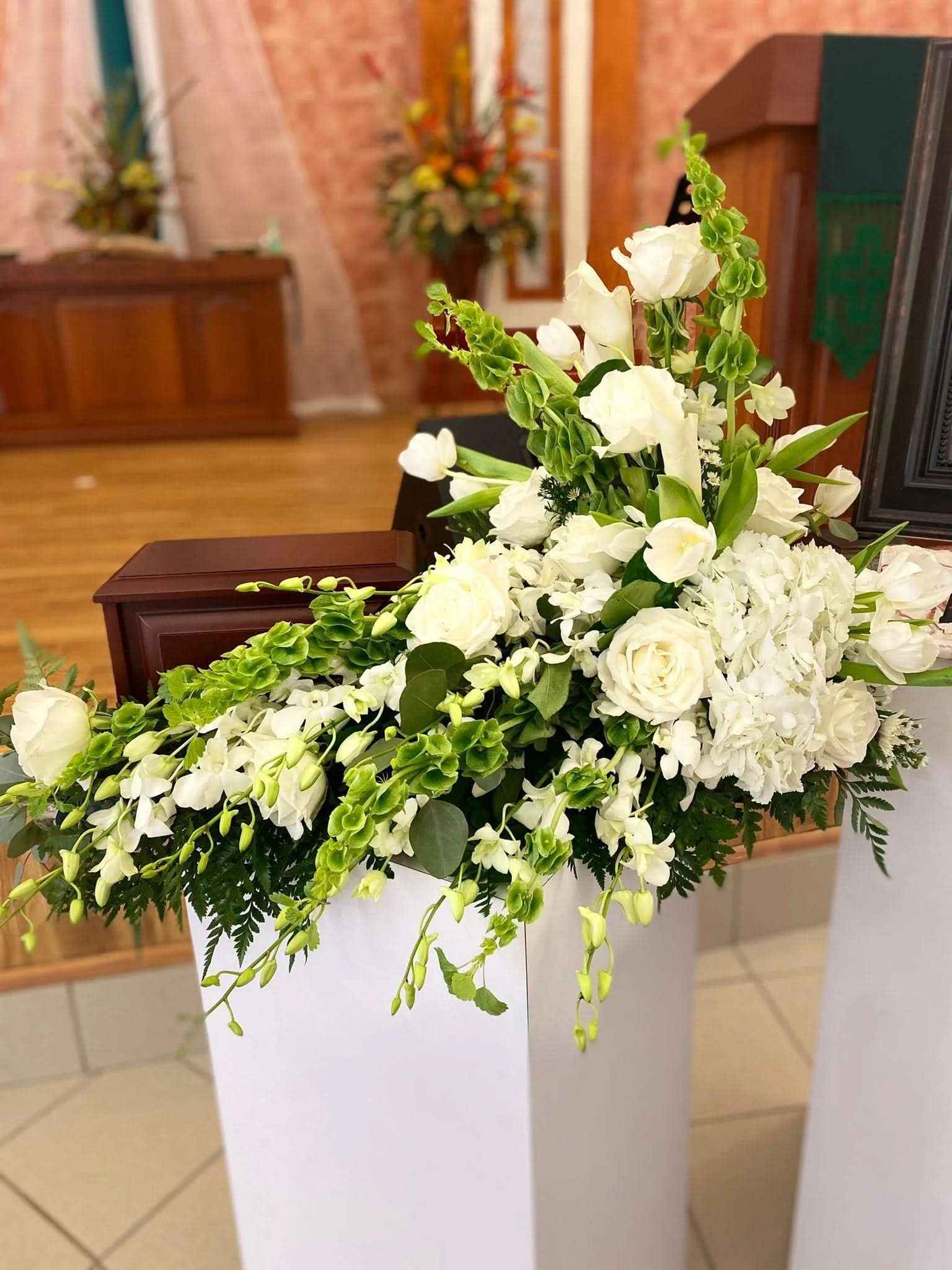Arreglo Funeral Delicate Column - FLOVERS
